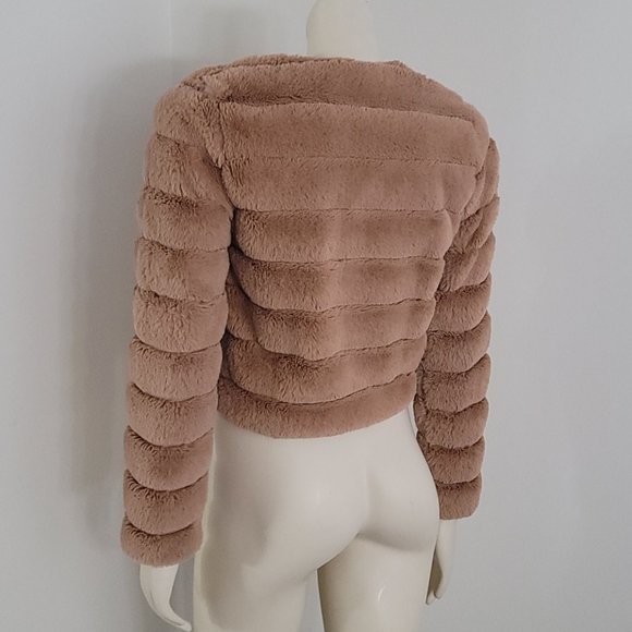"GIFTED" w/purchase Faux Fur Jacket Beige XS - Picture 4 of 9